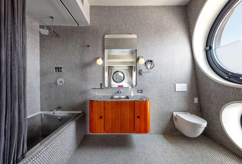 Platinum King Room image 2