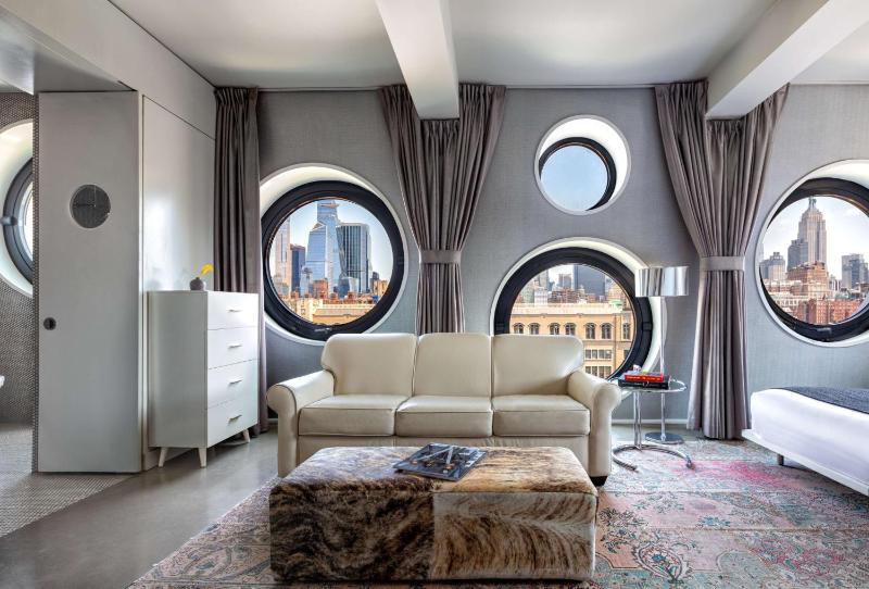 Platinum King Room image 4