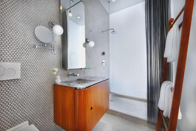 King Room with Pool View image 1
