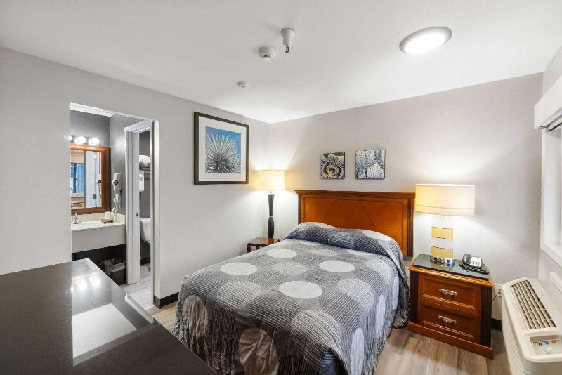 Double Room - Non-Smoking image 1