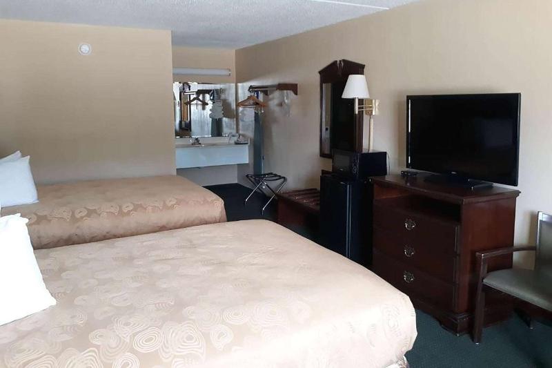 Room with Two Queen Beds and Mobility/Hearing Access and Roll-In Shower, Non-Smoking image 1