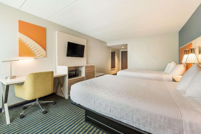 Double Room with Two Double Beds and Bathtub w/Grab Bars - Mobility Accessible/Non-Smoking image 1