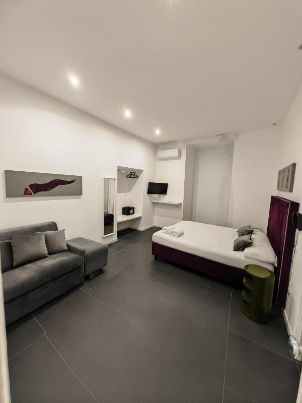 Family Room image 1