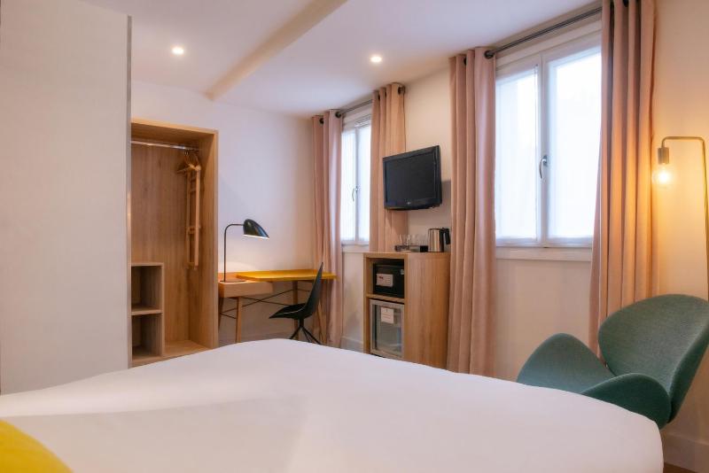 Double Room image 3