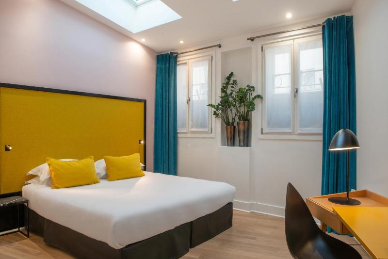 2 Adjacent Double Rooms Family Suite image 1