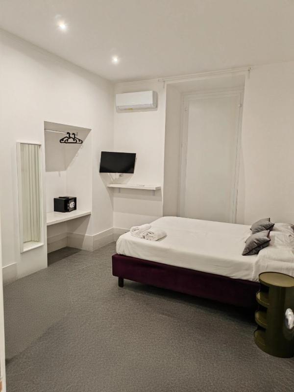 Family Room image 4