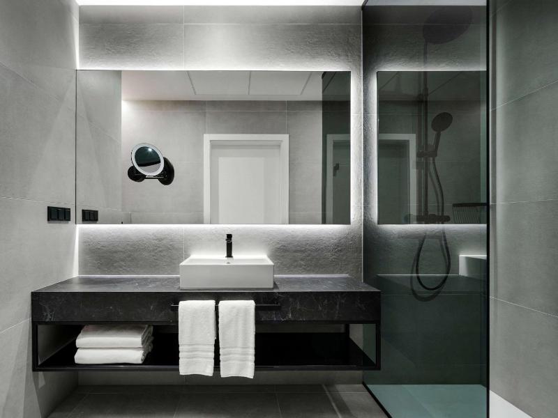 Standard Queen Room image 3