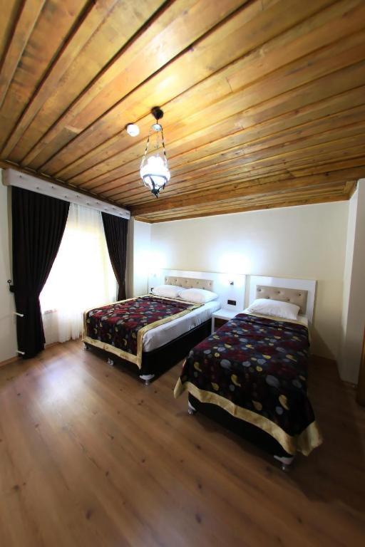 Deluxe Twin Room image 2