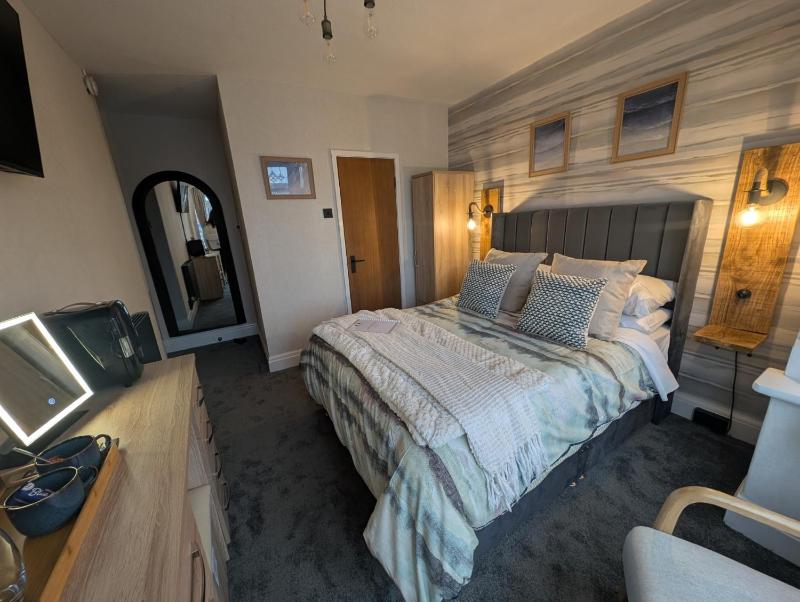 Deluxe Double Room image 2