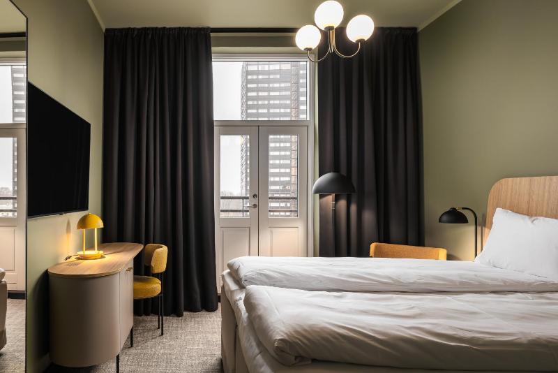 Twin Room image 2