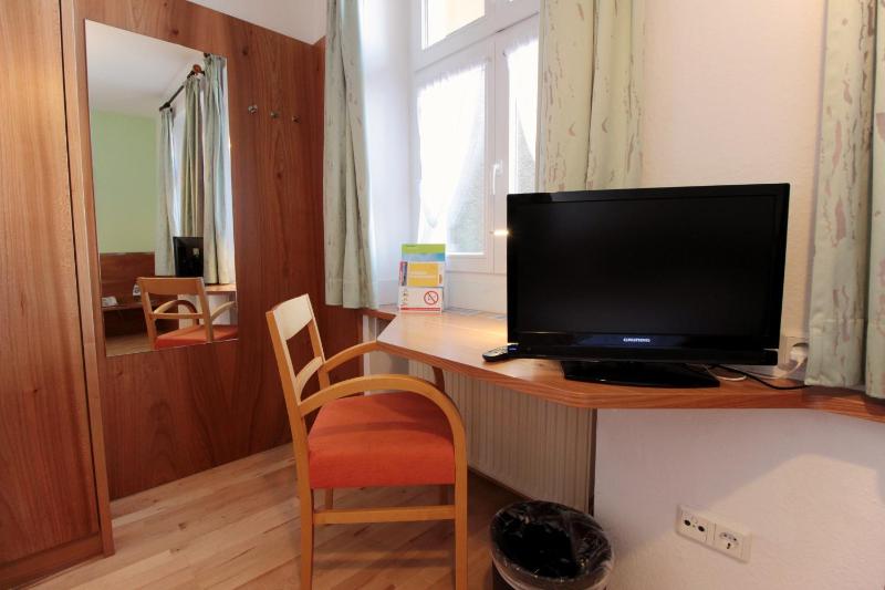 Budget Single Room image 3