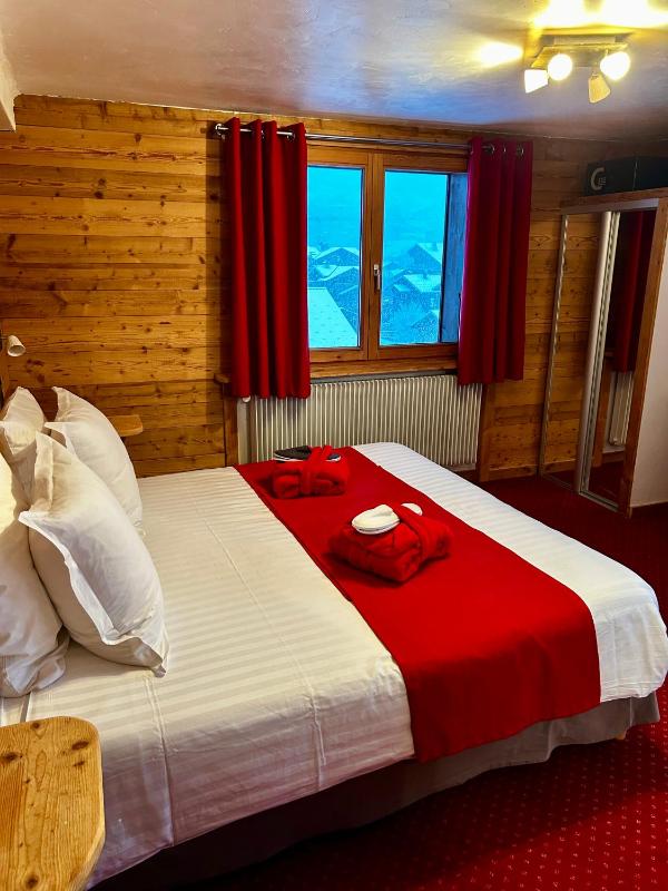 Double or Twin Room with Mountain View image 1