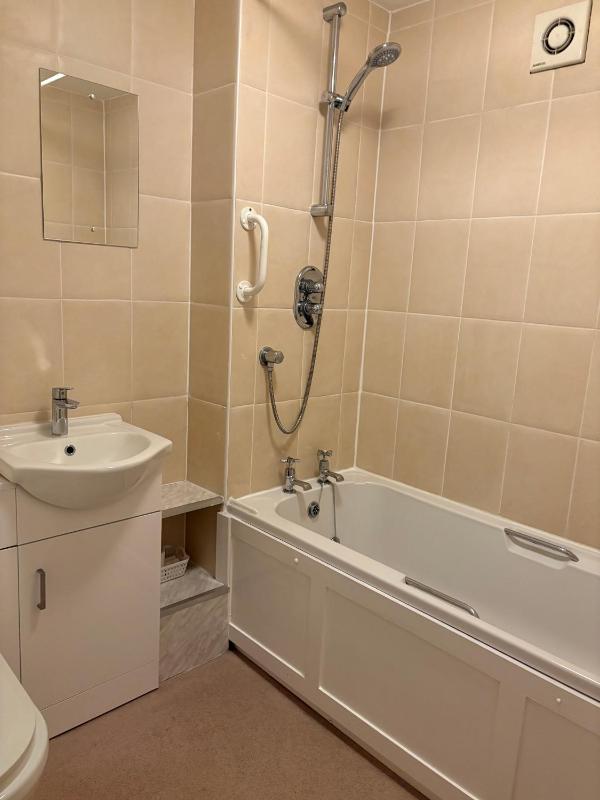 Double Room image 4