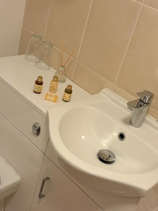 Double Room image 3