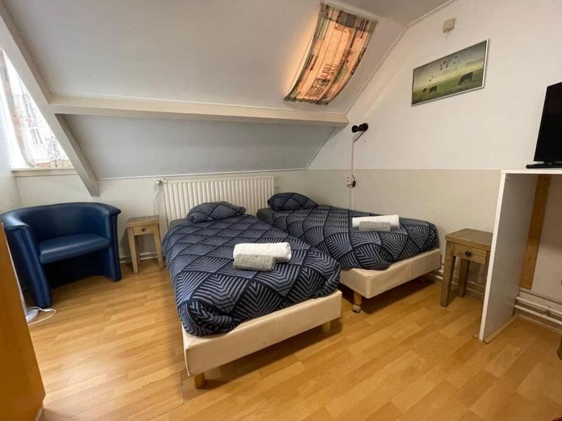 Double Room image 4