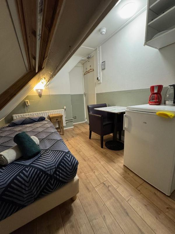 Single Room image 3