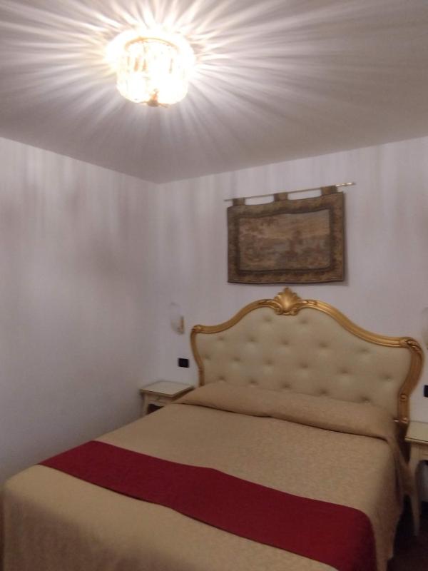 Double Room with Private Bathroom image 4