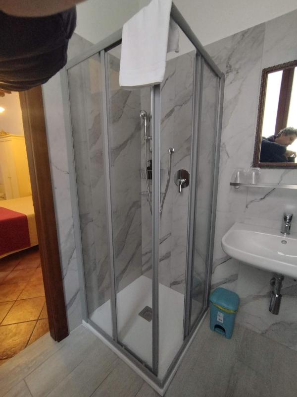 Quadruple Room wtih Private Bathroom image 1