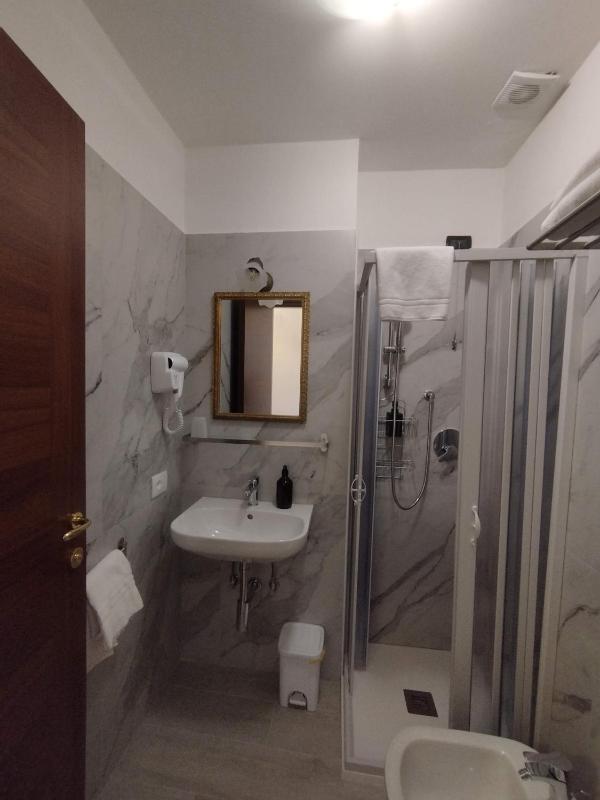 Small Double Room image 2