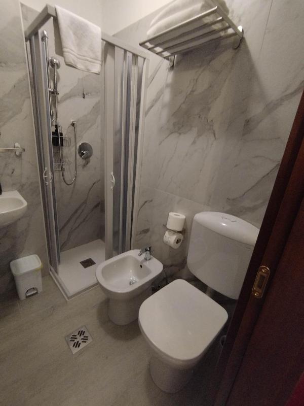 Small Double Room image 3