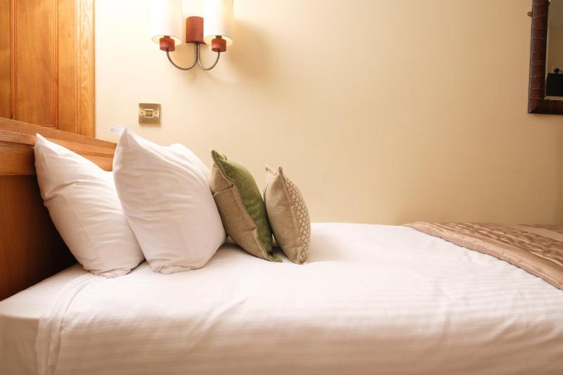 Twin Room image 3