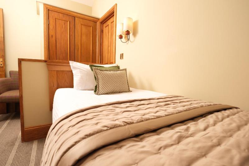 Twin Room image 1