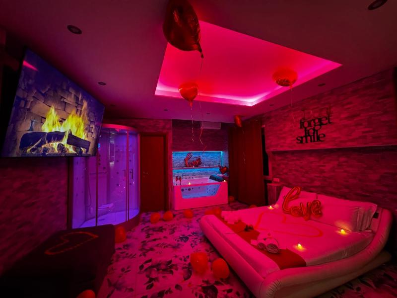 King Suite with Spa Bath image 1