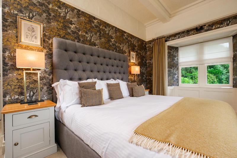 Superior King Room image 4