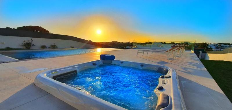 Sunrise Villa by Laranjal Rentals - image 1