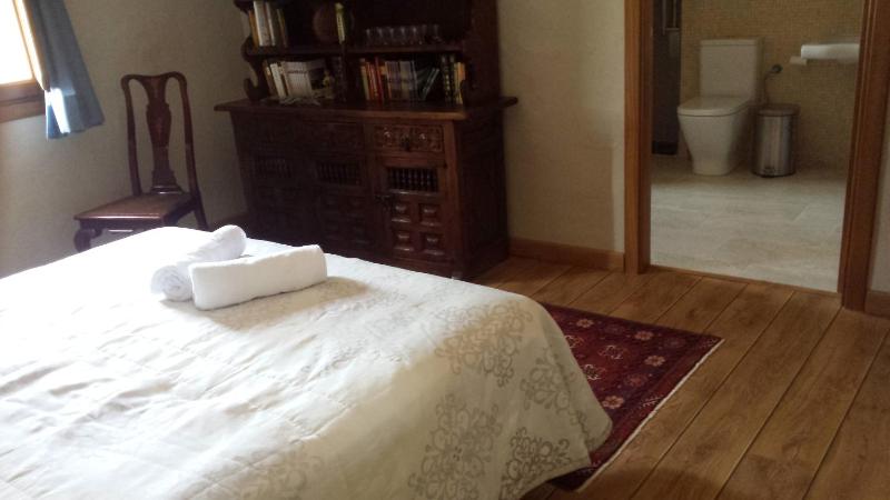 Queen Room - Disability Access image 4