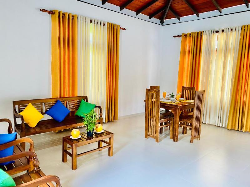 2V Villa In Habaraduwa City Near Unawatuna and Thalpe beach Koggala Airport and Lagoon Galle Dutch Fort - image 3