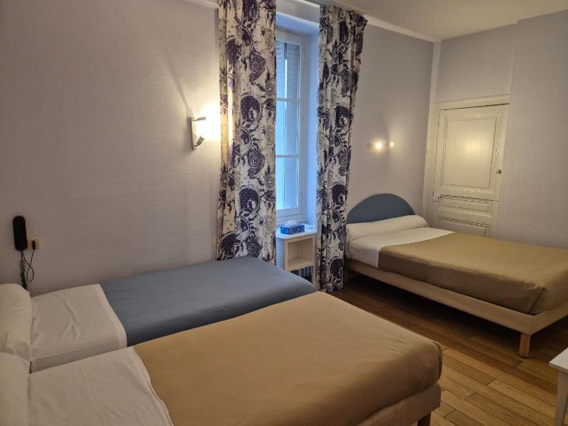 Quadruple Room image 1