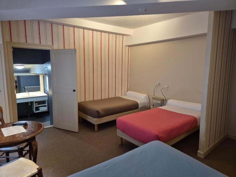 Quadruple Room image 4