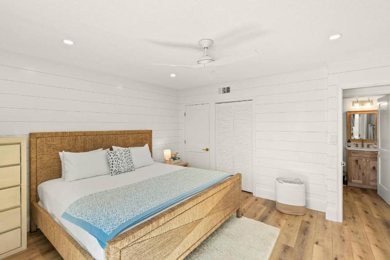 Kingston Arms Modern 1BR On Lido Key - image 34