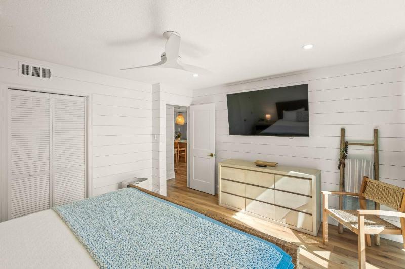 Kingston Arms Modern 1BR On Lido Key - image 5