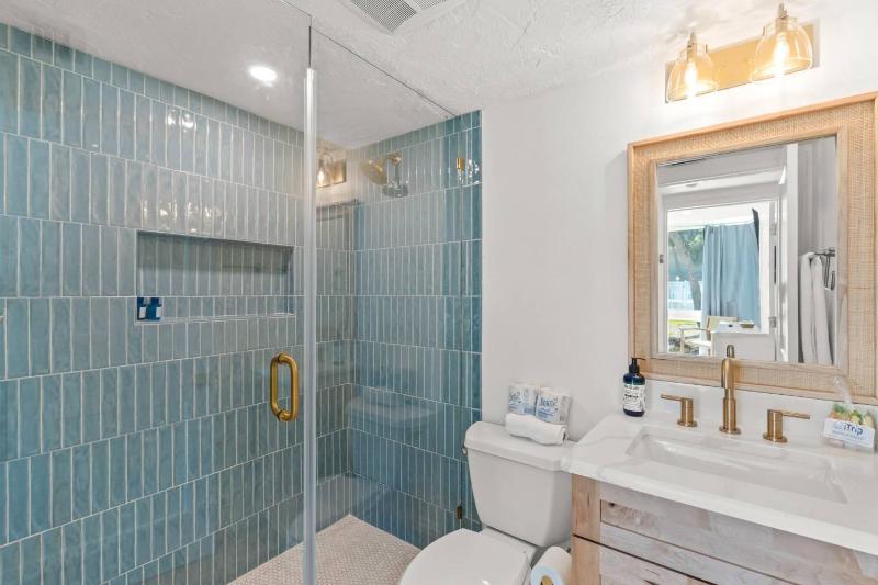 Kingston Arms Modern 1BR On Lido Key - image 16