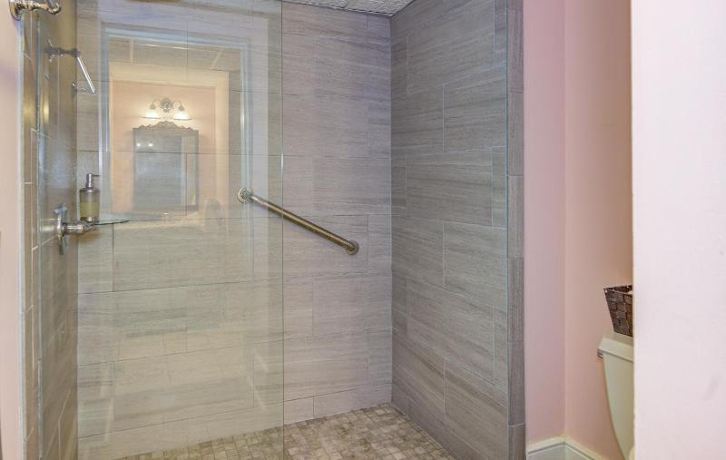 Standard Queen Room image 2
