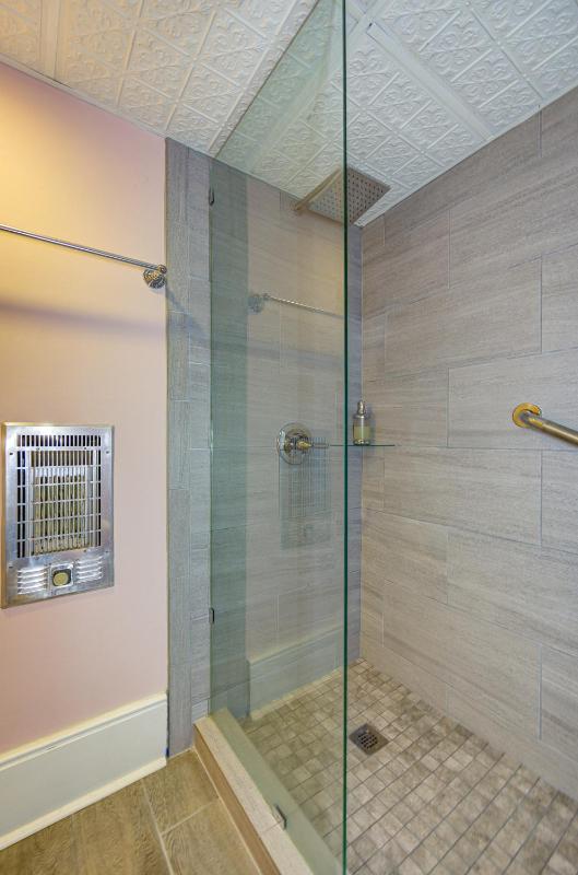Standard Queen Room image 4