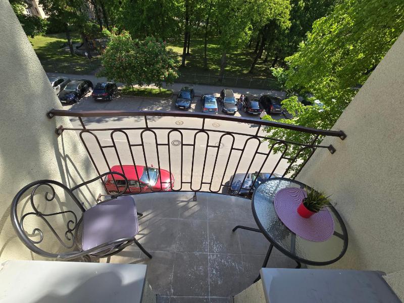 S3 Studio with balcony - image 8