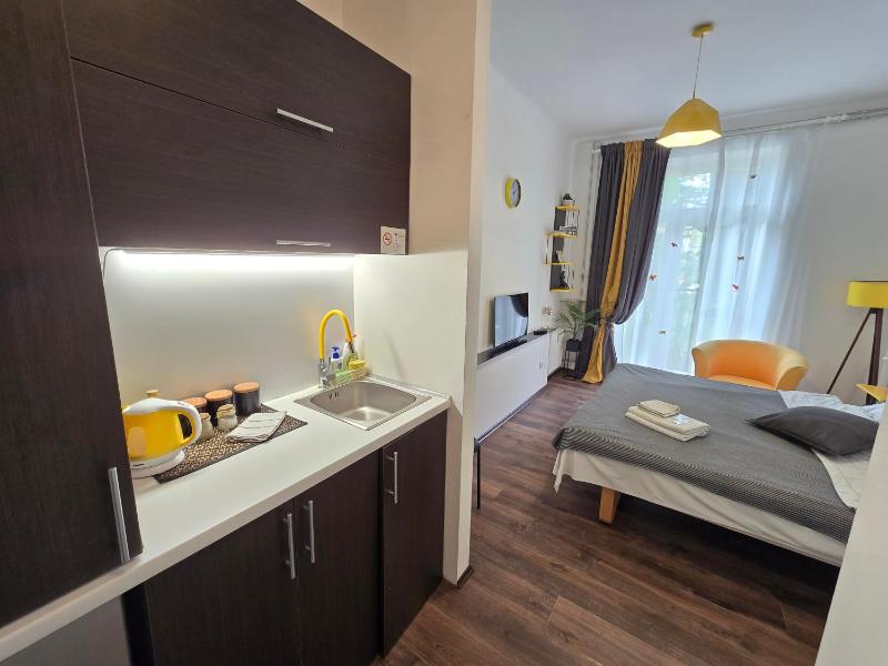 S2 Sunshine apartment Balcony - image 14