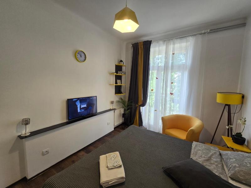S2 Sunshine apartment Balcony - image 6