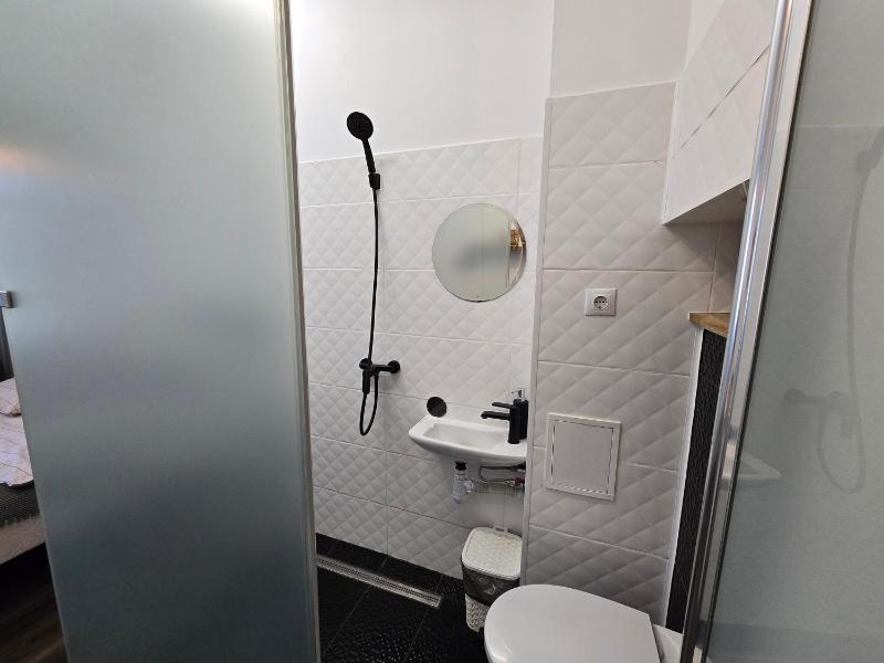S10 Urban studio apartment - image 18