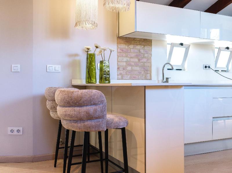 Loft with Terrace - Torres de Serranos  image 3