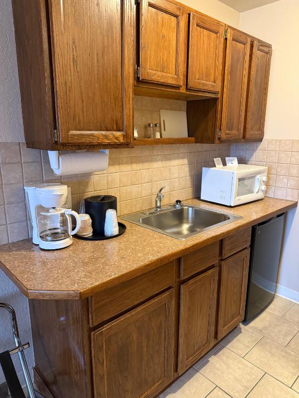 Queen Kitchenette  image 3