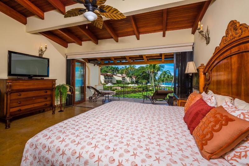 Palms 23 Luxury Beachfront Villa - image 12