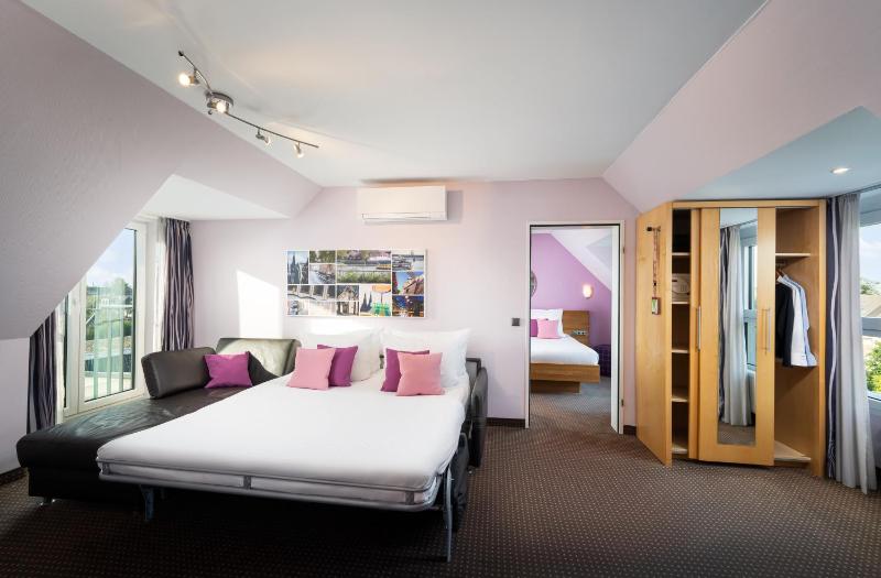 Suite Double Room image 4