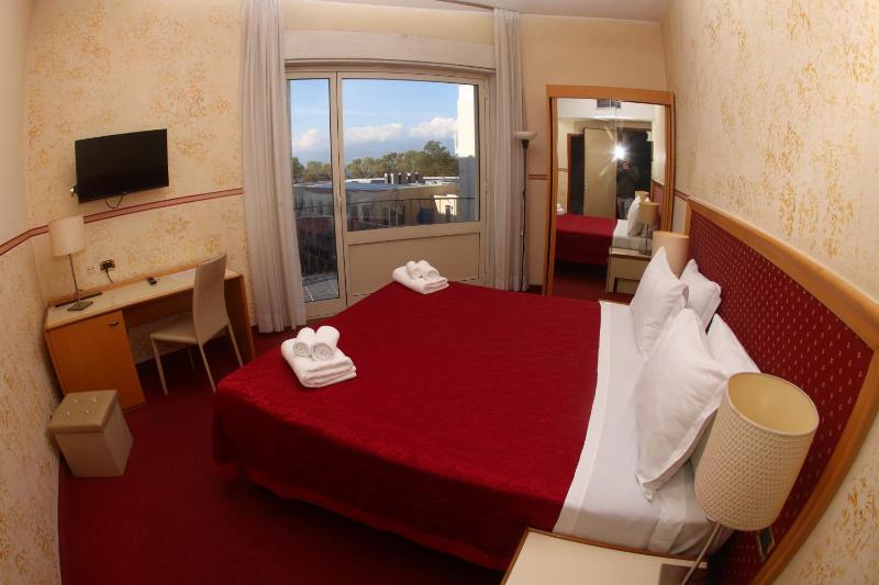 Double Room with Sea View image 2