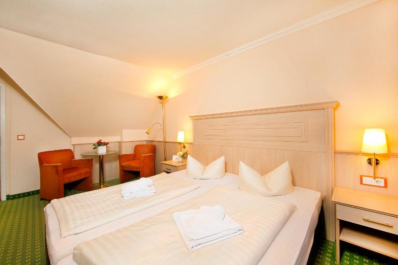 Double Room image 4
