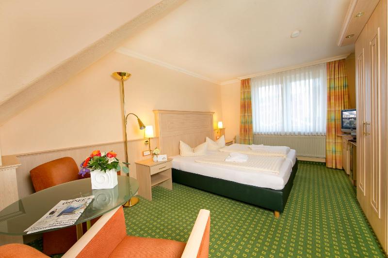 Double Room image 3