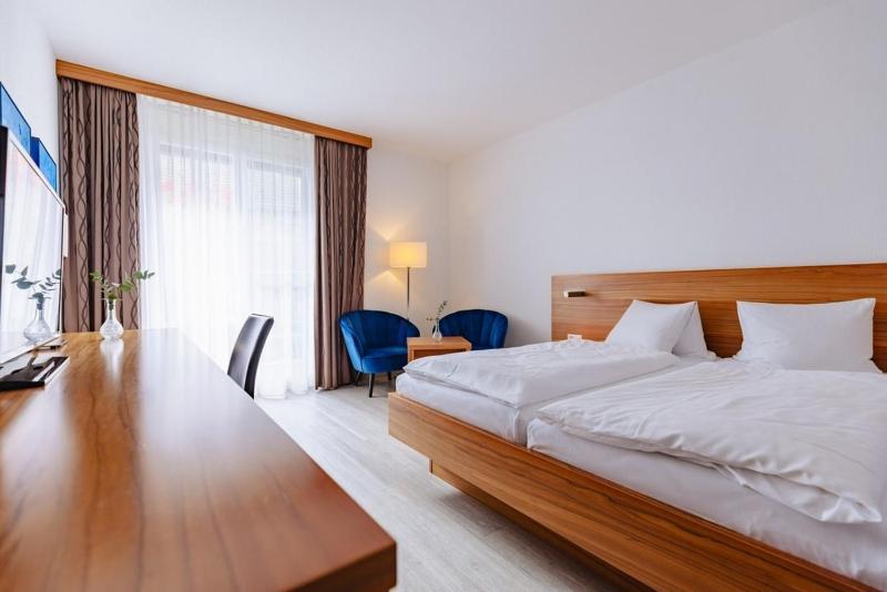Double Room image 4